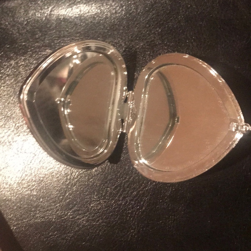 Compact mirror - Picture 3 of 3